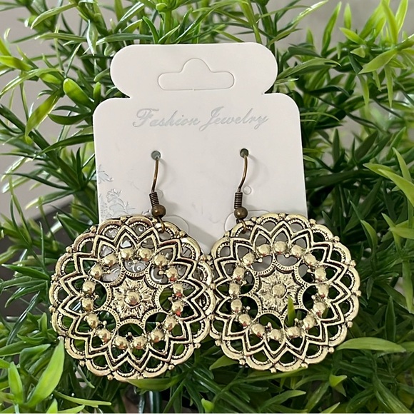 Women Gold tone Bohemian style earrings 🌿🆕🌿 - Picture 2 of 7